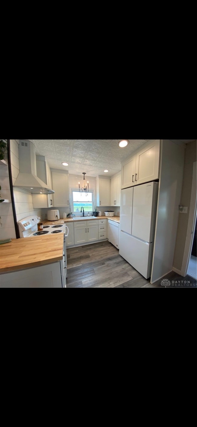 Building Photo - 9409 OH-571