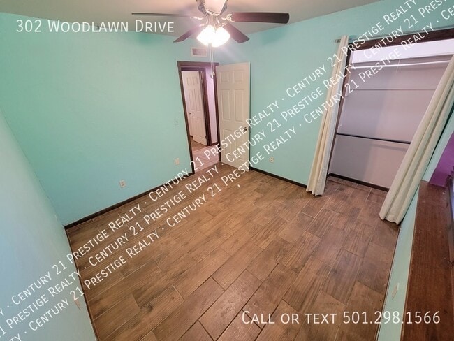 Building Photo - 302 Woodlawn Dr