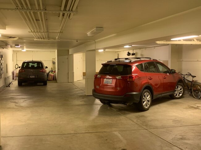 Building Photo - 160 Mallorca Way