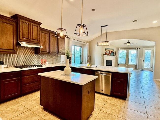 Building Photo - 14400 Senia Bend