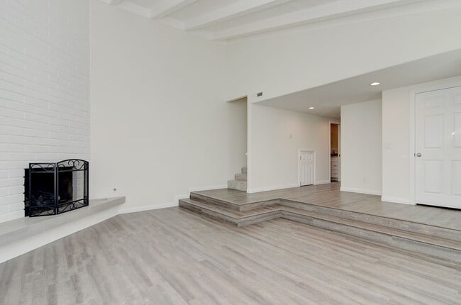Building Photo - Palmer St (214)
