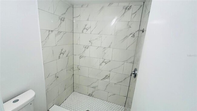 Building Photo - 12121 Augusta Woods Cir