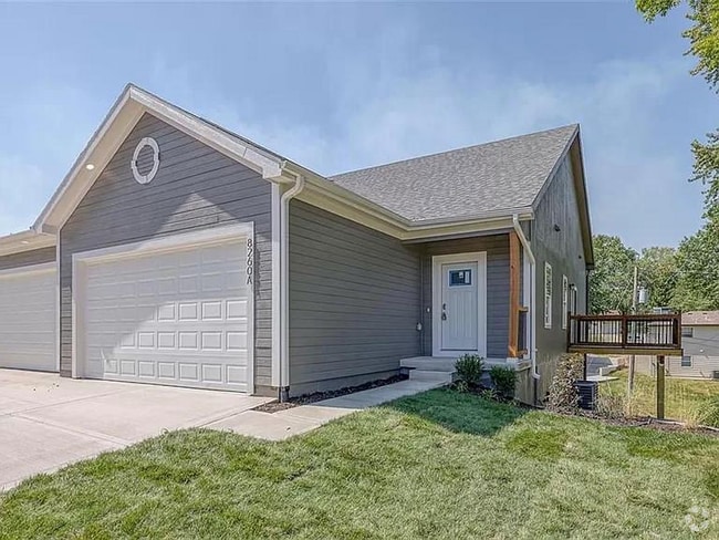 Building Photo - 8260 Sunset Dr