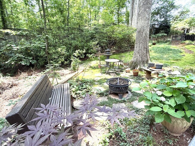 Building Photo - 3899 Spinnaker Way