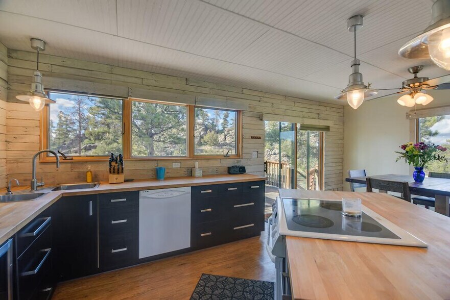 Building Photo - 465 Springmeadow Way