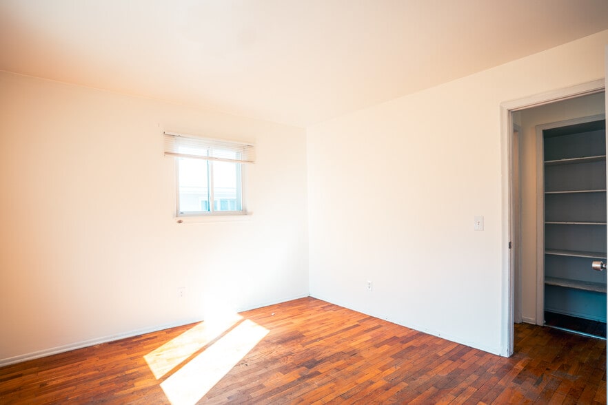 Building Photo - 1490 Brady Ave