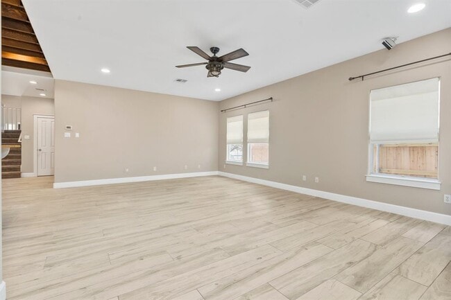 Building Photo - 10101 Twin Lake Loop