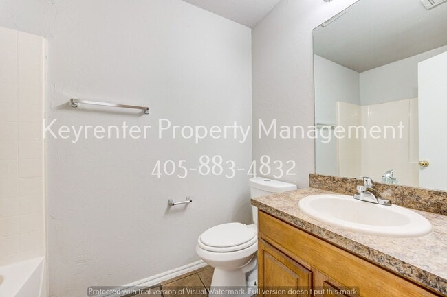 Building Photo - Cute 3BD/2BTH Duplex in Central East Norman!