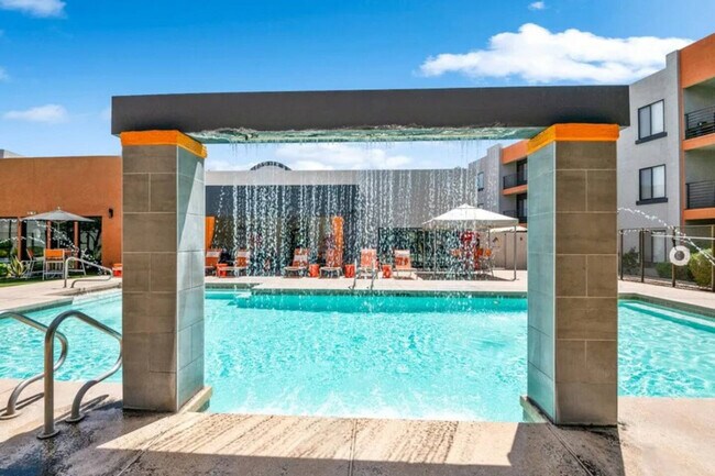 Building Photo - 15164 N 140th Dr