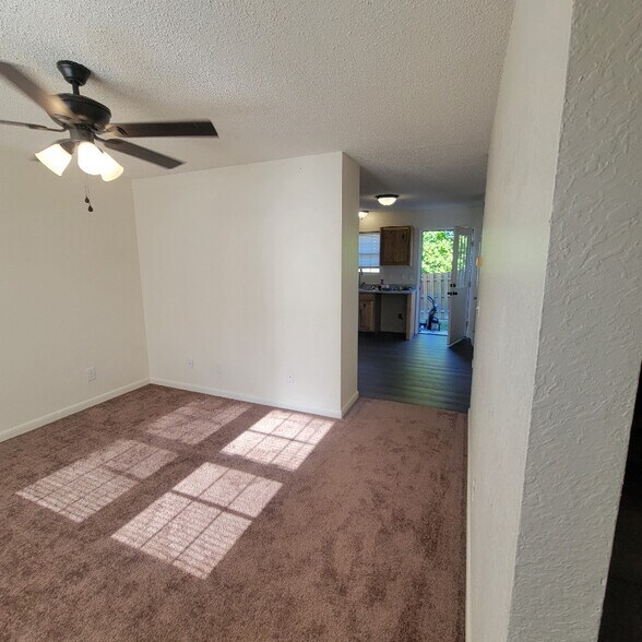 Building Photo - 7270 Pea Ridge Rd