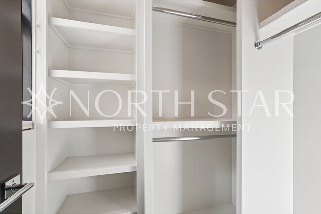 Building Photo - Luxury Living in the Heart of Lake Oswego: Stylish 3-Story Townhouse