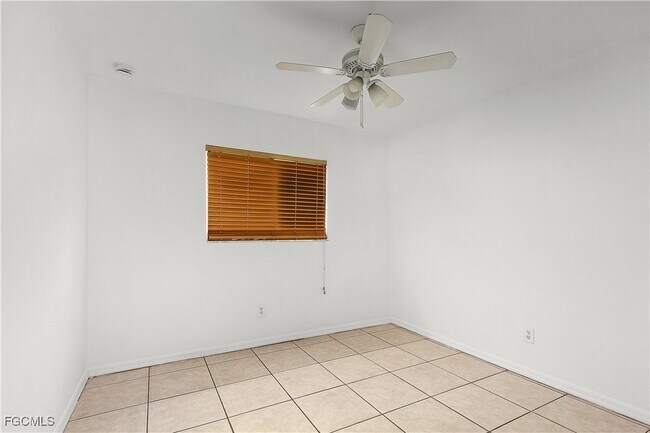 Building Photo - 127 SW 11th Terrace