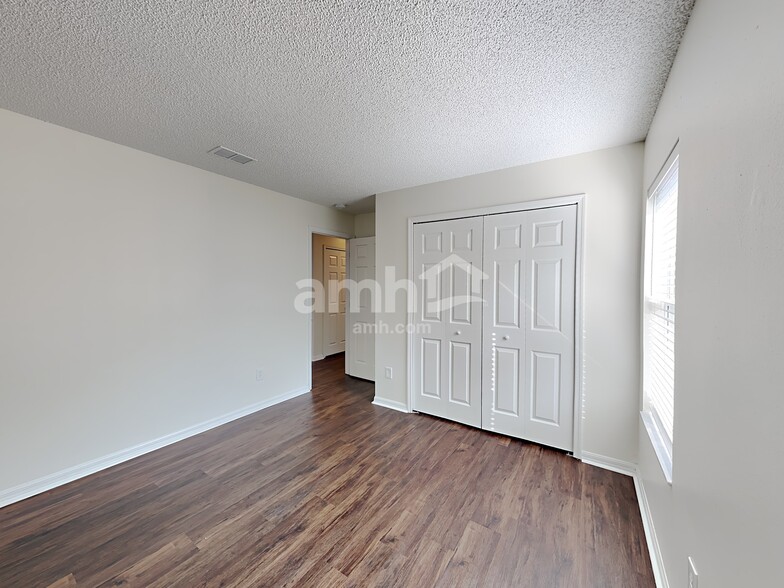 Building Photo - 2273 Heathwood Cir