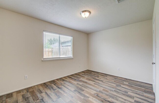 Building Photo - 2650 Daryns Landing Dr