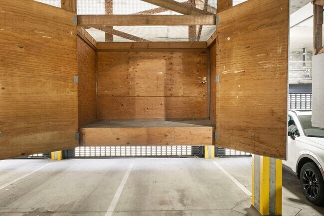 Building Photo - 618 NW 12th Ave