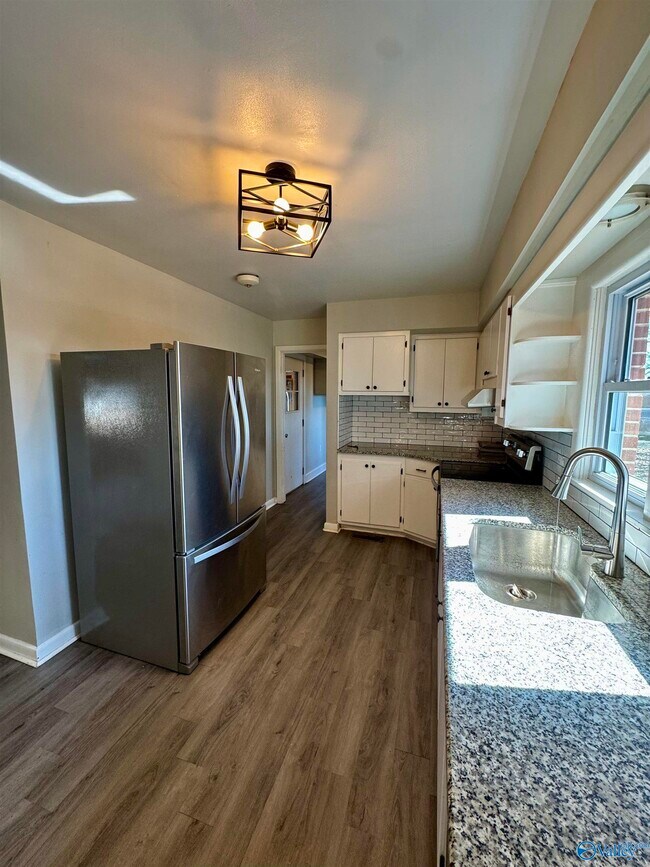 Building Photo - 804 Hereford Dr