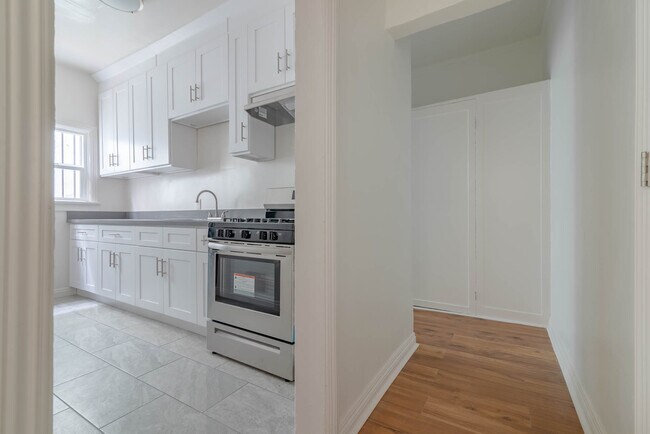 Building Photo - 410 Coronado Ter