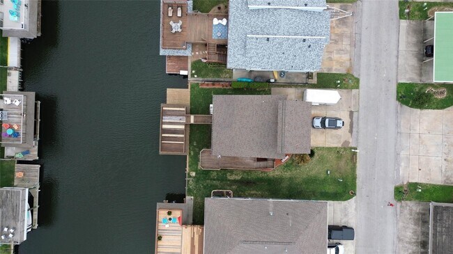 Building Photo - 1031 Redfish St
