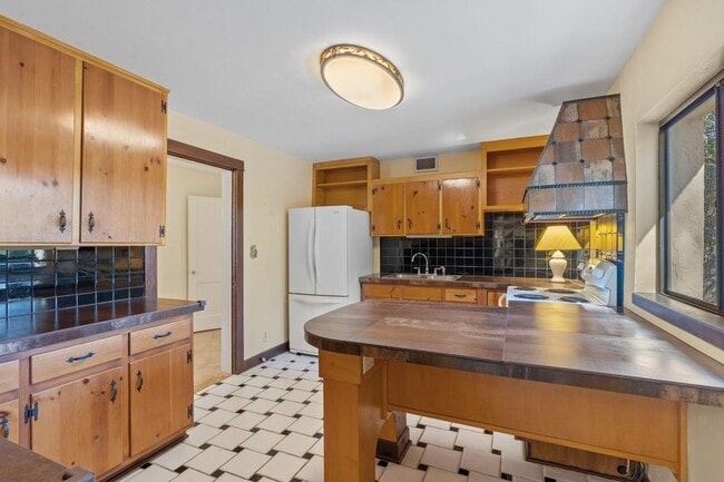 Building Photo - Spacious & Modern 2-Bedroom Duplex in Private Lake Jackson Setting – Tallahassee