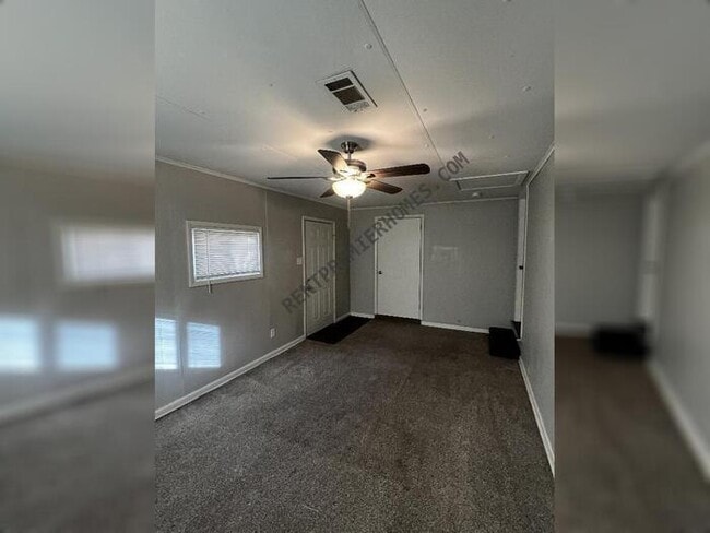 Building Photo - 16 Oakview Dr