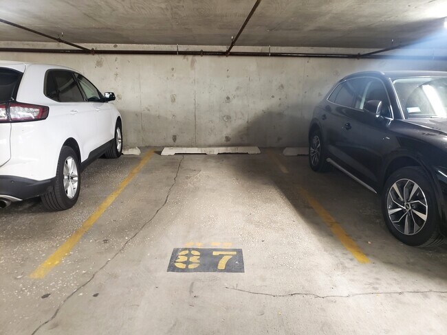 Building Photo - 21 W Chestnut St