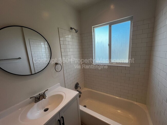 Building Photo - 1421 1/2 Obispo Ave