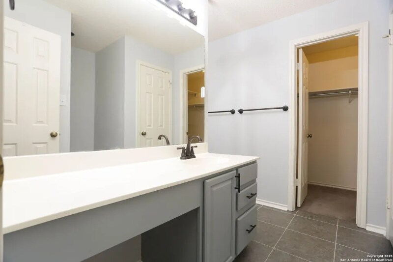 Building Photo - 2558 Ashley Oak Dr