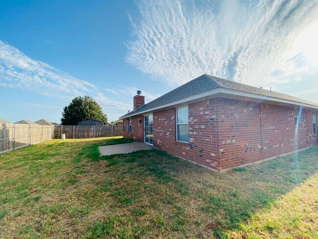 Building Photo - 407 S Pointe Ln