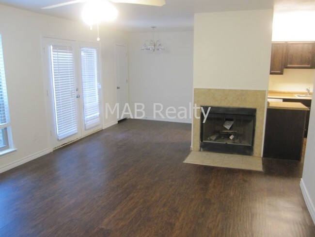 Building Photo - 9829 Walnut