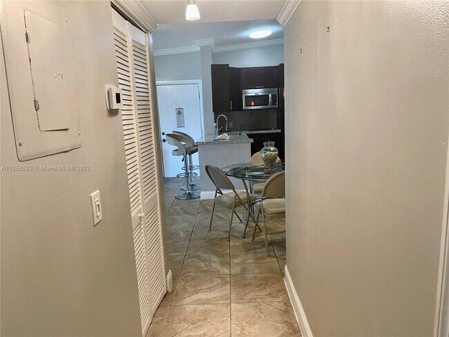 Building Photo - 9729 Hammocks Blvd