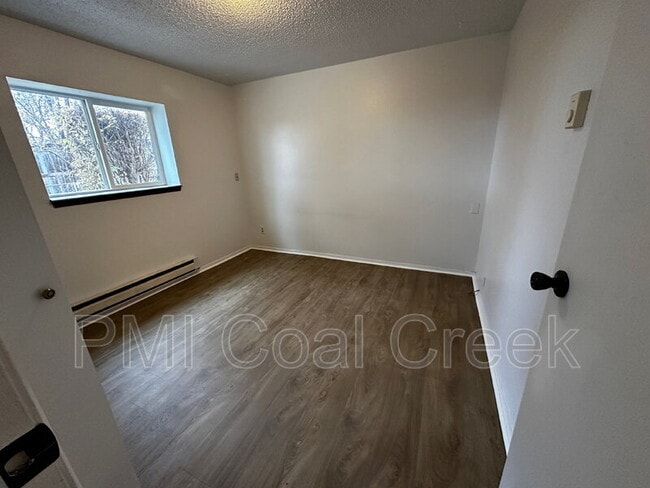 Building Photo - 104 Judson St