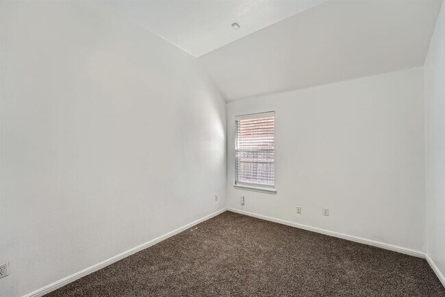 Building Photo - 1402 Weatherford Dr