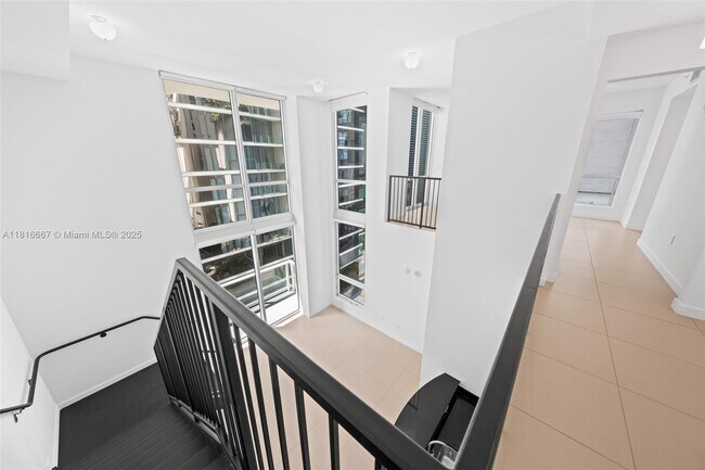 Building Photo - 300 S Biscayne Blvd