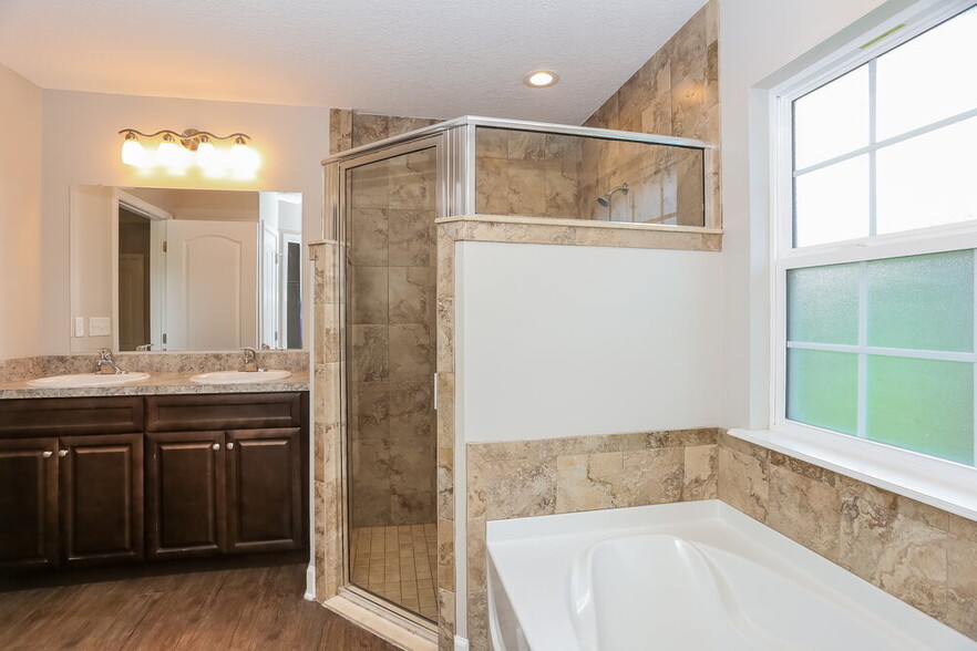 Building Photo - 45089 Weaver Cir