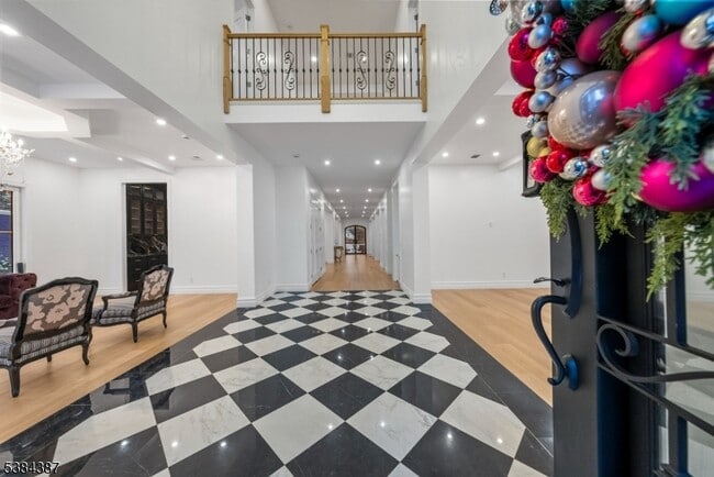 Building Photo - 472 High St