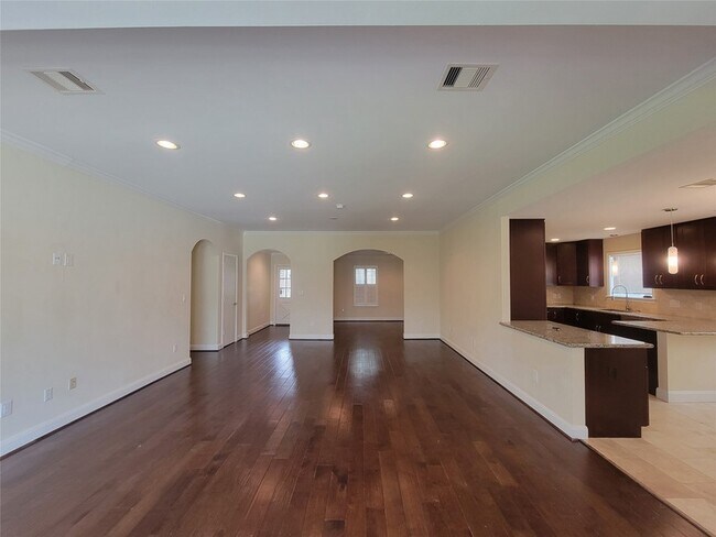Building Photo - 1007 Blue Willow Dr