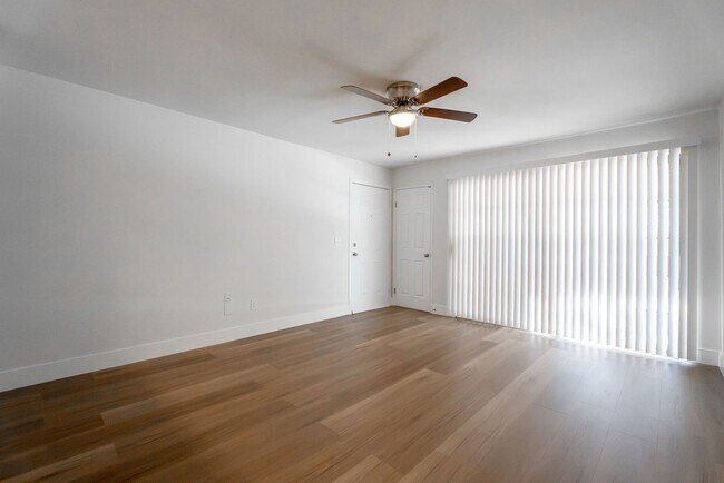 Building Photo - 5158 S Jones Blvd