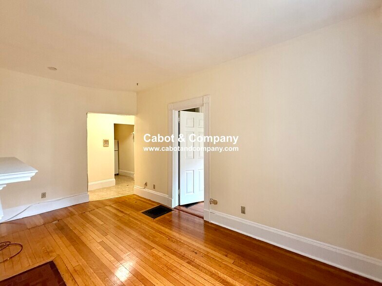 Building Photo - 186 Beacon St