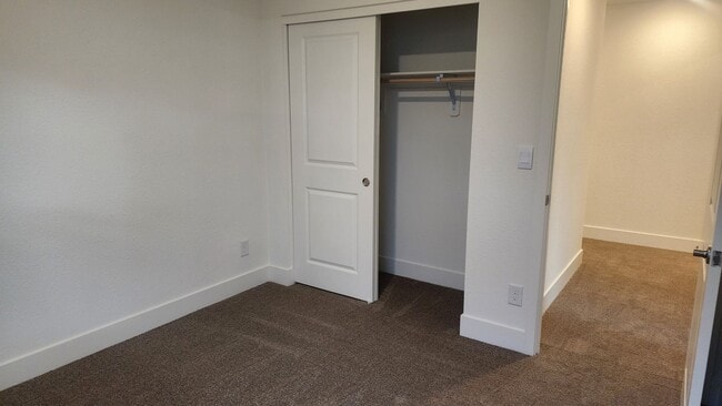 Building Photo - BRAND NEW 4 BEDROOM