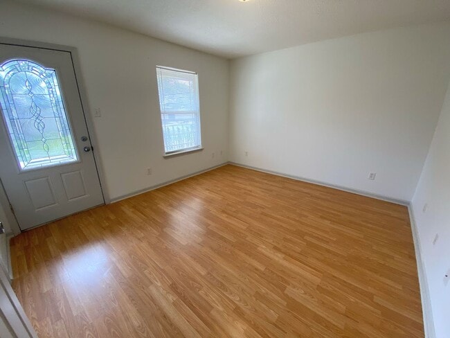 Building Photo - 2-Bed, 2.5-Bath Townhouse Near McNeese State University!!