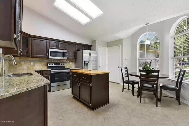 Building Photo - 8563 Wyndhurst Dr