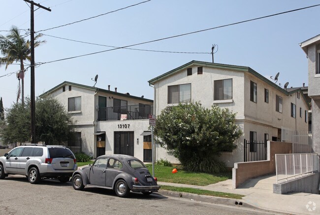 Building Photo - Florwood Apartments