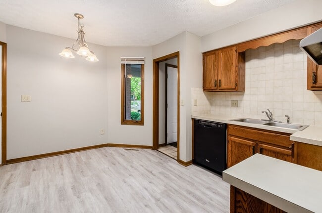 Building Photo - 4857 Dierker Rd