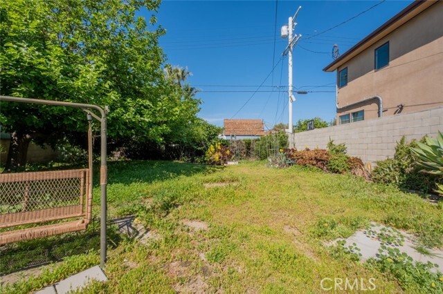 Building Photo - 6529 Kraft Ave