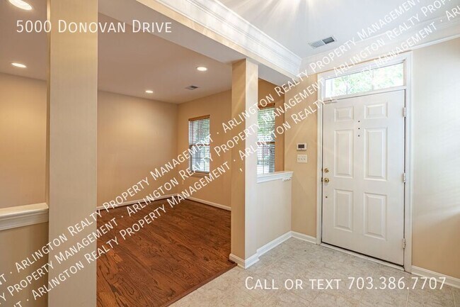 Building Photo - 5000 Donovan Dr