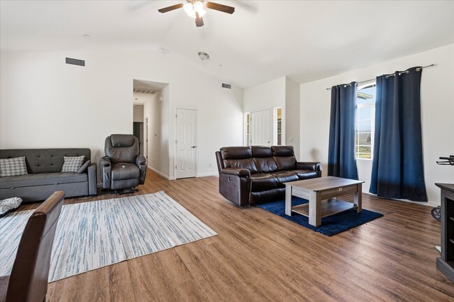 Building Photo - 30535 Rd 400