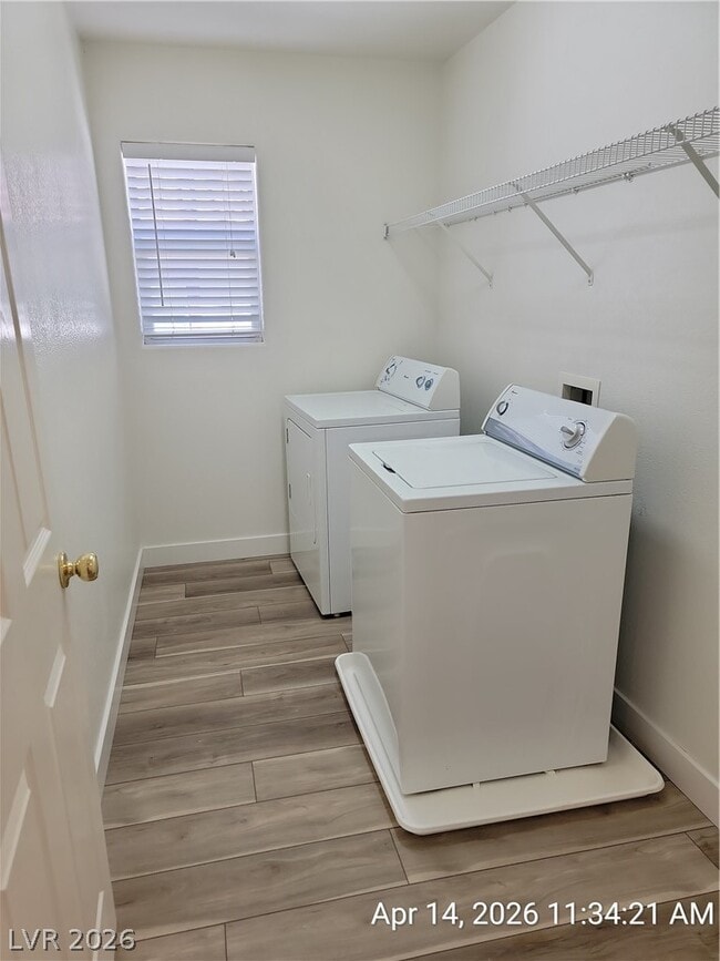 Building Photo - 661 Monument Point St