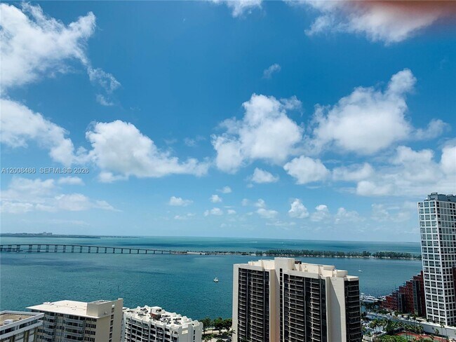 Building Photo - 218 SE 14th St