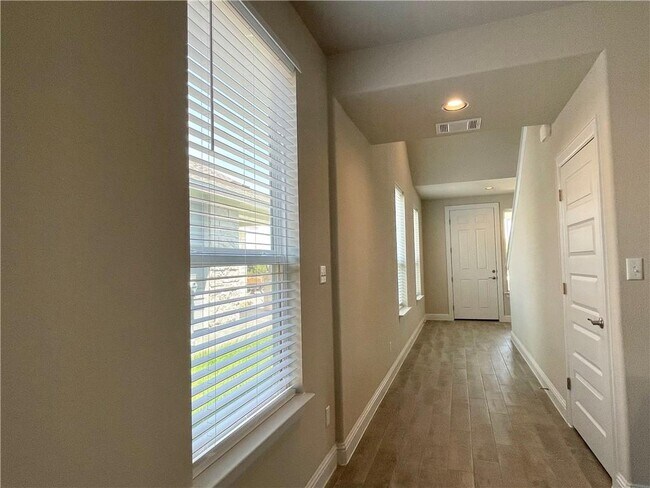 Building Photo - 148 Riverhill Dr