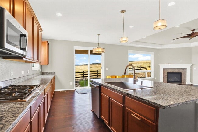 Building Photo - 7576 Oasis Dr